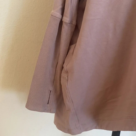Lululemon sz 10 Back In Action Wrap Smoky Blush great pre owned condition - Picture 2 of 6